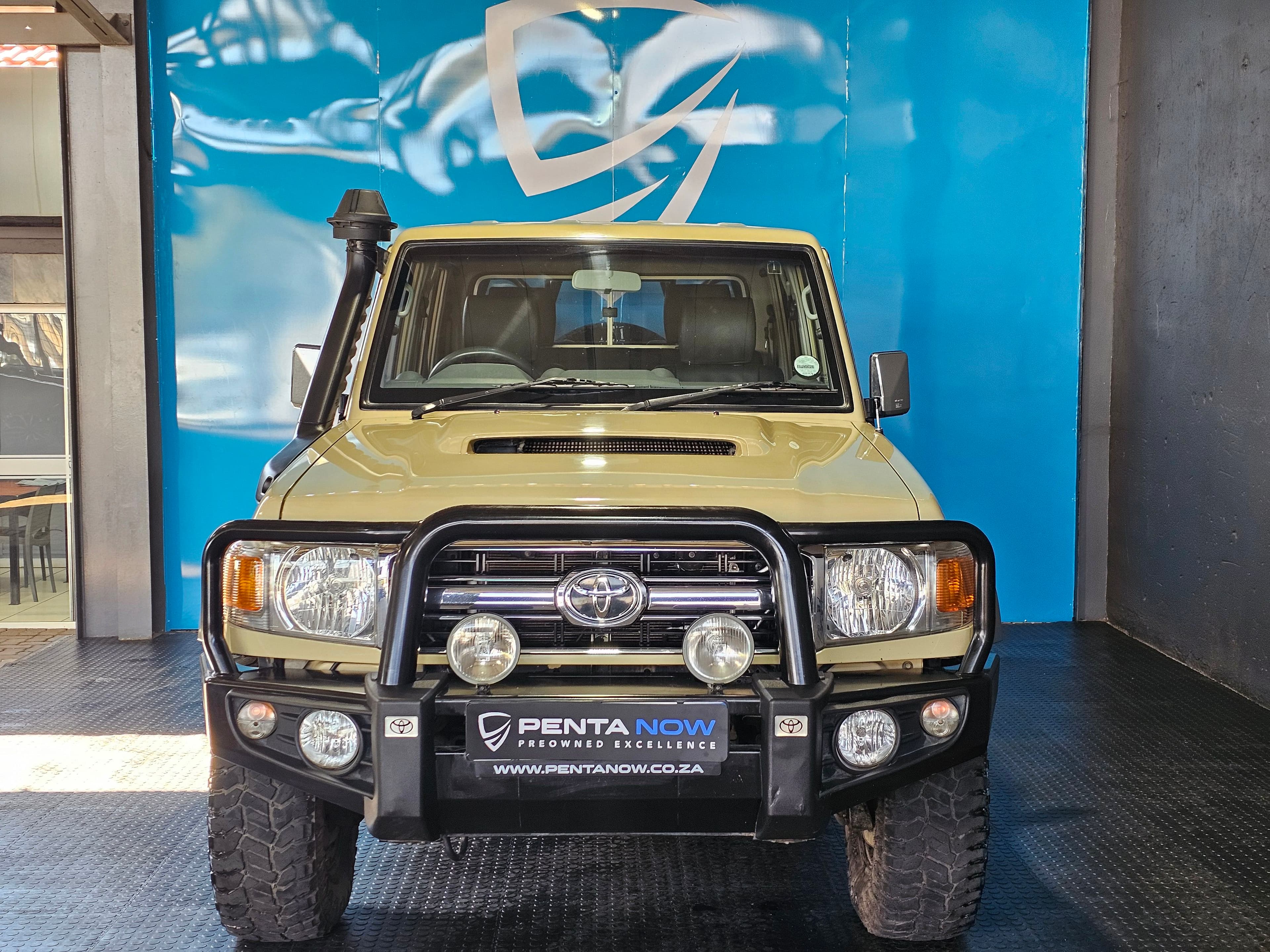 Toyota Land Cruiser 4.5 V8 Double Cab - Image 2