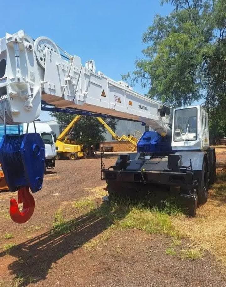 🔱 30 Ton, Rough Terrain Tandano Crane.